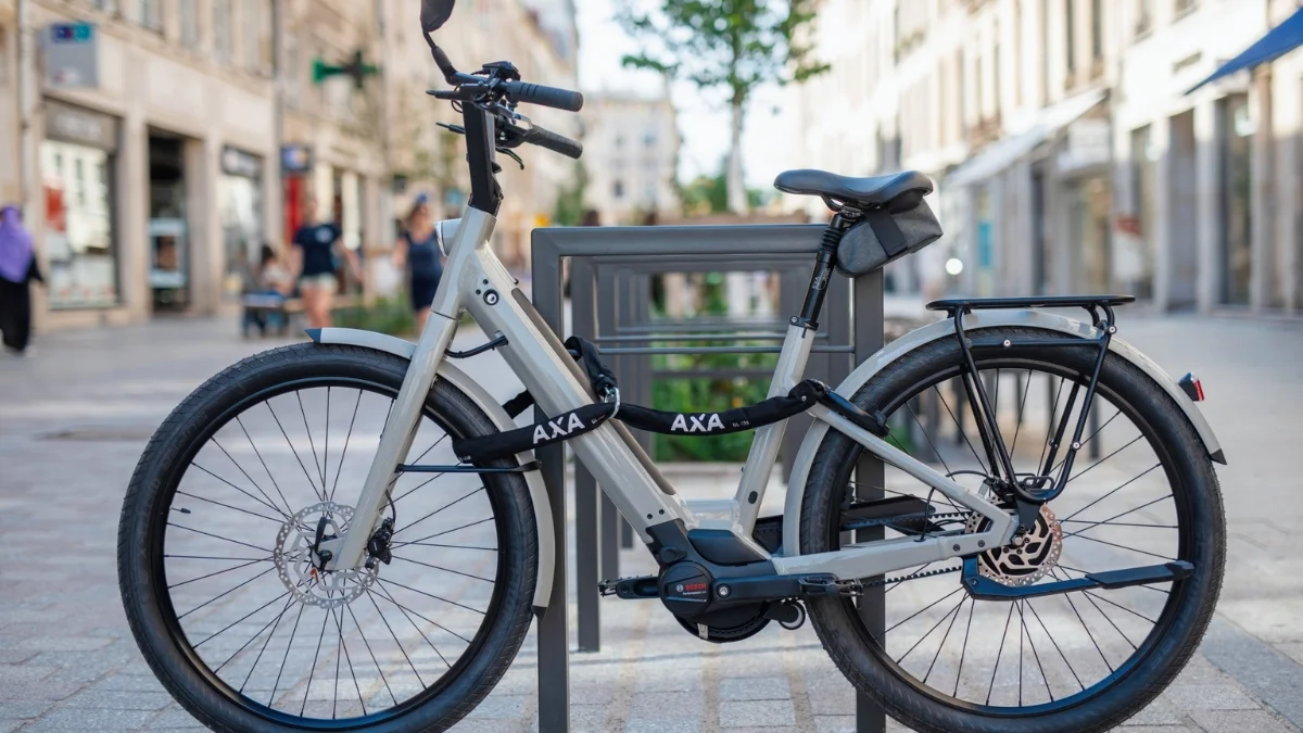 attacher velo electrique